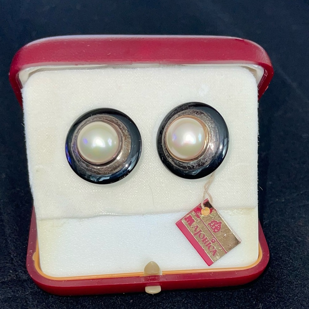 Majorca Pearl with Black Earrings